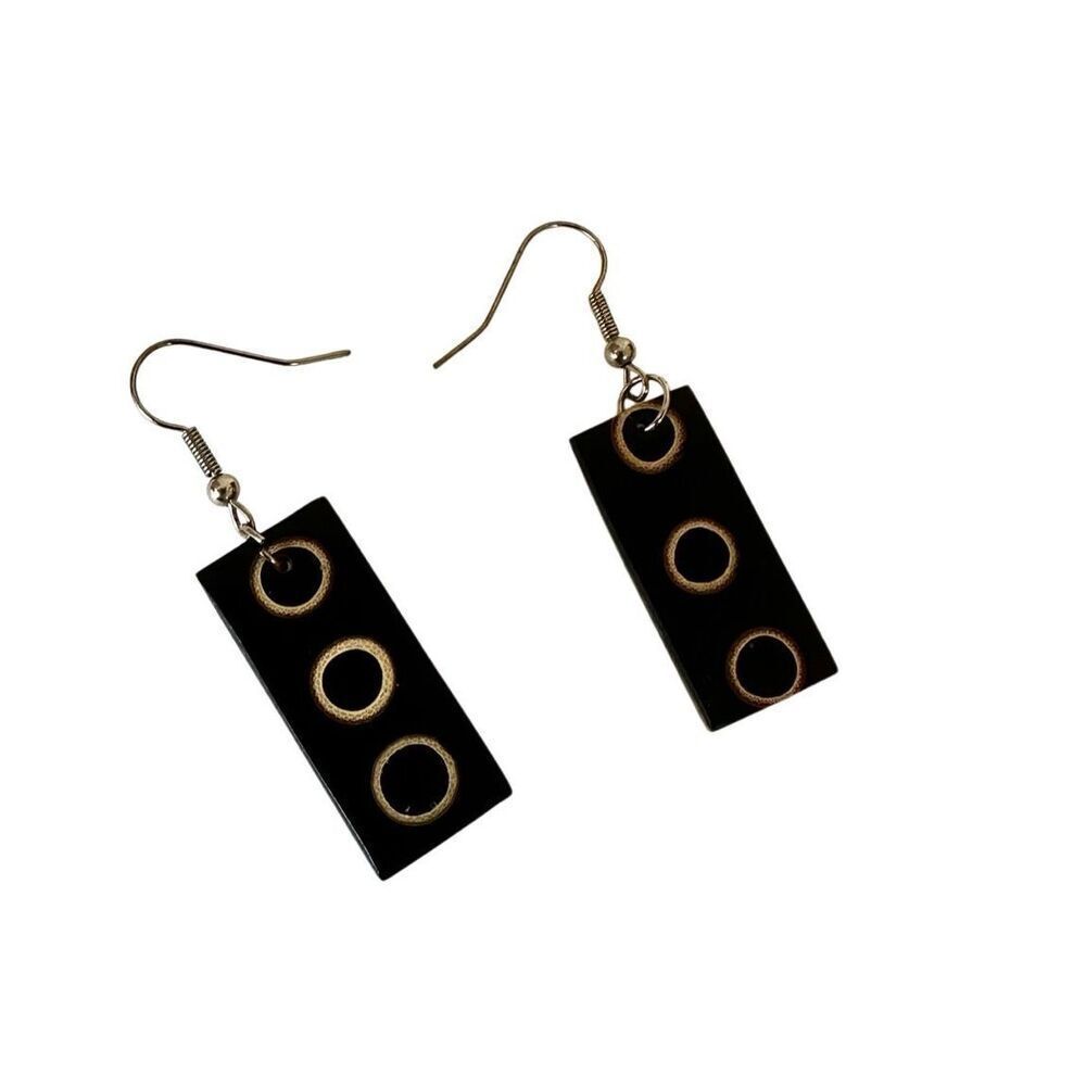 Black Shell Circle Pattern Earrings - image 1